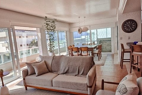 Apartamento com 350m², 5 dormitórios, 2 suítes, 3 vagas, Edifício Ilhas de Atlântida em Xangri-Lá