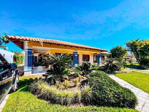 Casa com 290m², 4 dormitórios, 4 suítes, 2 vagas, no bairro Atlântida em Xangri-Lá