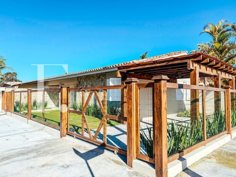 Casa com 100m², 3 dormitórios, 1 vaga, no bairro Centro em Xangri-Lá