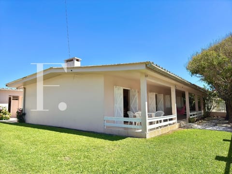 Casa com 231m², 3 dormitórios, 2 suítes, 2 vagas, no bairro Noiva do Mar em Xangri-Lá
