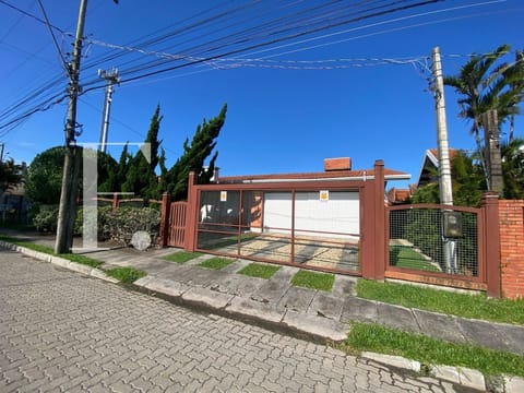 Casa com 250m², 3 dormitórios, 1 suíte, 2 vagas, no bairro Atlântida em Xangri-Lá