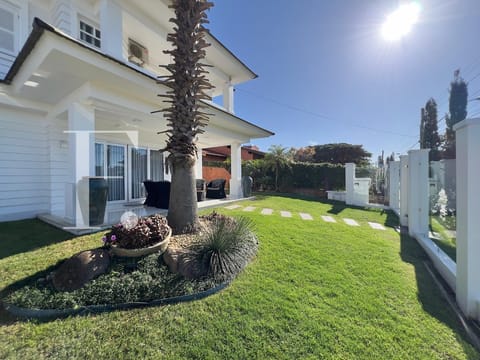 Casa com 350m², 4 dormitórios, 2 suítes, 2 vagas, no bairro Atlântida em Xangri-Lá