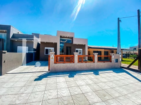 Casa com 125m², 3 dormitórios, 1 suíte, 1 vaga, no bairro Noiva do Mar em Xangri-Lá