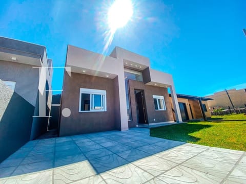 Casa com 125m², 3 dormitórios, 1 suíte, 1 vaga, no bairro Noiva do Mar em Xangri-Lá