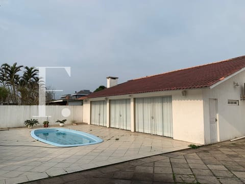 Casa com 380m², 4 dormitórios, 2 suítes, 2 vagas, no bairro Atlântida em Xangri-Lá