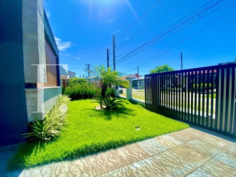 Casa com 170m², 4 dormitórios, 4 suítes, 2 vagas, no bairro Centro em Xangri-Lá
