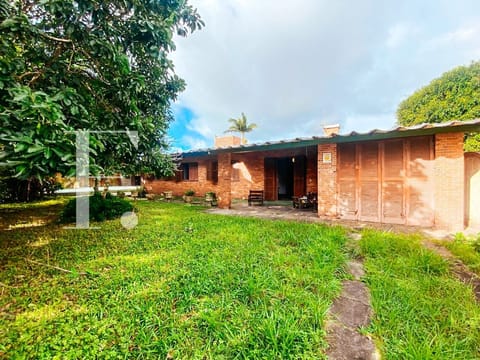 Casa com 1080m², 4 dormitórios, 2 suítes, 2 vagas, no bairro Atlântida em Xangri-Lá