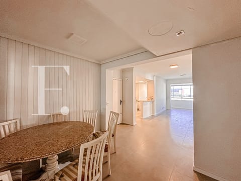 Apartamento com 136m², 4 dormitórios, 2 suítes, 4 vagas, Edifício Puerta Del Sol em Xangri-Lá
