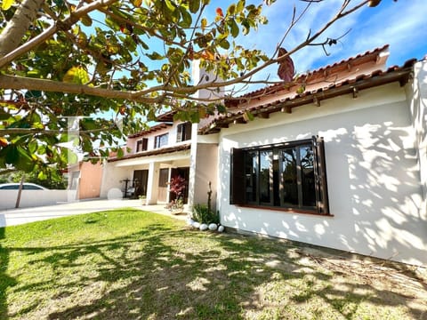 Casa com 257m², 5 dormitórios, 1 suíte, 2 vagas, no bairro Praia Maristela em Xangri-Lá