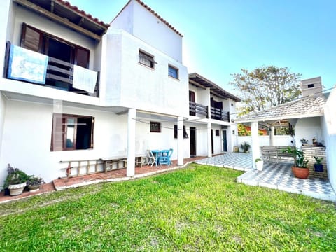 Casa com 257m², 5 dormitórios, 1 suíte, 2 vagas, no bairro Praia Maristela em Xangri-Lá