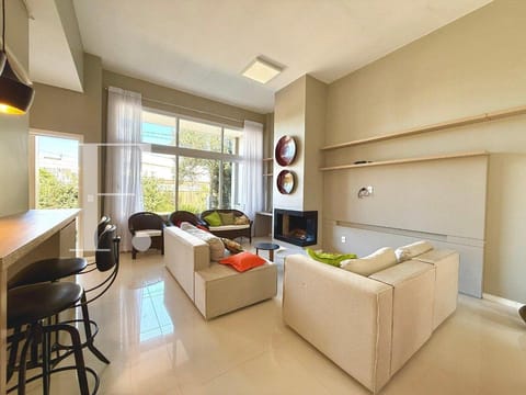 Casa Condomínio com 148m², 3 dormitórios, 3 suítes, Las Palmas em Xangri-Lá