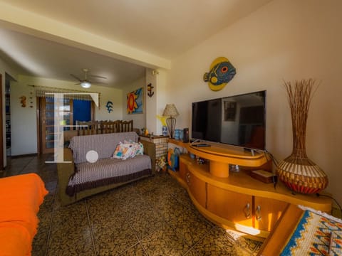 Casa com 93m², 2 dormitórios, 2 suítes, 1 vaga, no bairro Centro em Xangri-Lá