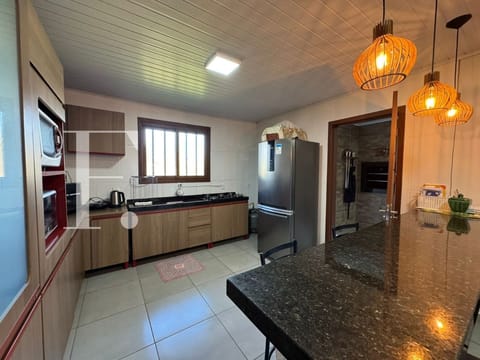 Casa com 127m², 2 dormitórios, 2 vagas, no bairro Noiva do Mar em Xangri-Lá