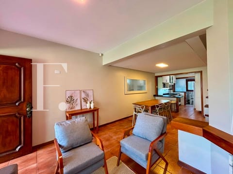 Duplex com 103m², 2 dormitórios, 1 suíte, 1 vaga, no bairro Centro em Xangri-Lá