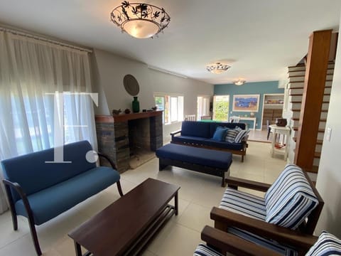 Casa com 370m², 6 dormitórios, 3 suítes, 3 vagas, no bairro Atlântida em Xangri-Lá