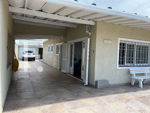 Casa com 168m², 4 dormitórios, 1 suíte, 2 vagas, no bairro Centro em Xangri-Lá