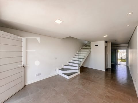 Casa com 107m², 3 dormitórios, 1 suíte, 1 vaga, no bairro Centro em Xangri-Lá