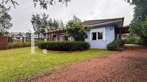 Casa com 188m², 3 dormitórios, 1 suíte, 2 vagas, no bairro Atlântida em Xangri-Lá
