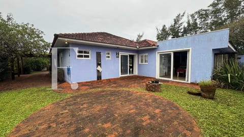 Casa com 188m², 3 dormitórios, 1 suíte, 2 vagas, no bairro Atlântida em Xangri-Lá