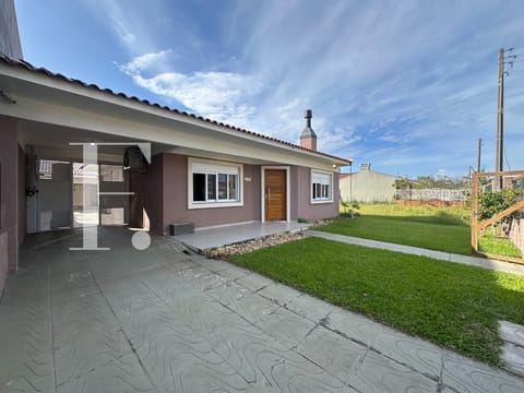 Casa com 160m², 3 dormitórios, 1 suíte, 1 vaga, no bairro Arpoador em Xangri-Lá