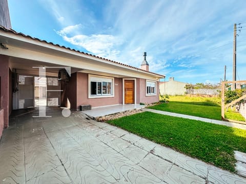 Casa com 160m², 3 dormitórios, 1 suíte, 1 vaga, no bairro Arpoador em Xangri-Lá