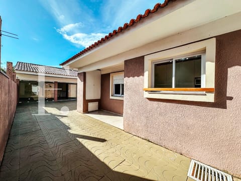Casa com 160m², 3 dormitórios, 1 suíte, 1 vaga, no bairro Arpoador em Xangri-Lá