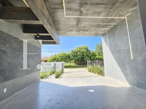 Casa com 135m², 3 dormitórios, 1 suíte, 2 vagas, no bairro Rainha do Mar em Xangri-Lá