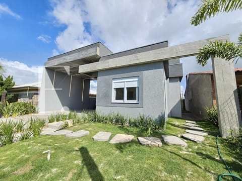 Casa com 135m², 3 dormitórios, 1 suíte, 2 vagas, no bairro Rainha do Mar em Xangri-Lá