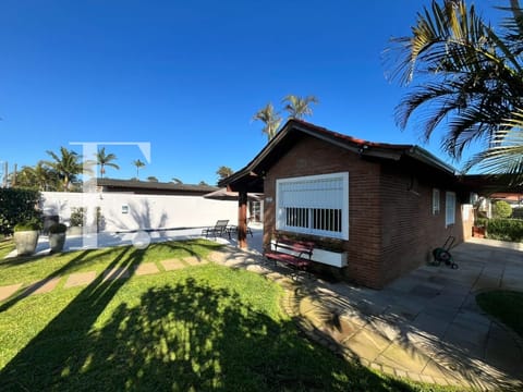 Casa com 180m², 3 dormitórios, 1 suíte, 2 vagas, no bairro Atlântida em Xangri-Lá