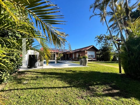 Casa com 180m², 3 dormitórios, 1 suíte, 2 vagas, no bairro Atlântida em Xangri-Lá