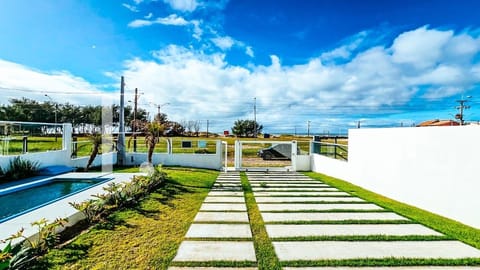 Casa com 210m², 4 dormitórios, 3 suítes, 2 vagas, no bairro Arpoador em Xangri-Lá