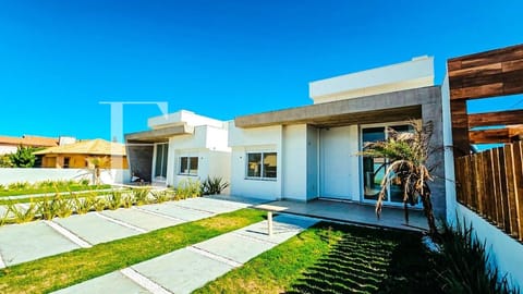 Casa com 150m², 3 dormitórios, 3 suítes, 2 vagas, no bairro Arpoador em Xangri-Lá