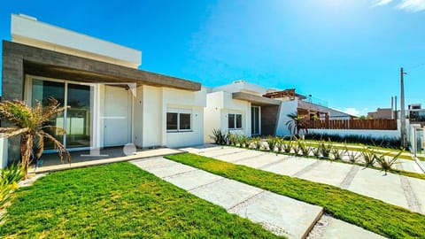 Casa com 150m², 3 dormitórios, 3 suítes, 2 vagas, no bairro Arpoador em Xangri-Lá
