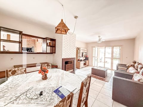 Casa com 120m², 3 dormitórios, 3 suítes, 2 vagas, no bairro Noiva do Mar em Xangri-Lá