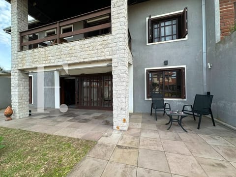Casa com 250m², 5 dormitórios, 4 suítes, 4 vagas, no bairro Rainha do Mar em Xangri-Lá