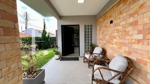 Casa com 197m², 4 dormitórios, 2 suítes, 2 vagas, no bairro Centro em Xangri-Lá