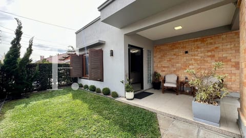 Casa com 197m², 4 dormitórios, 2 suítes, 2 vagas, no bairro Centro em Xangri-Lá