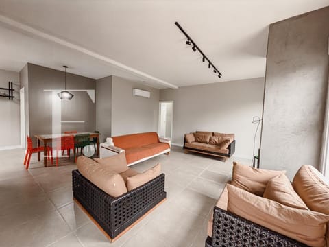 Casa com 140m², 3 dormitórios, 3 suítes, 2 vagas, no bairro Rainha do Mar em Xangri-Lá
