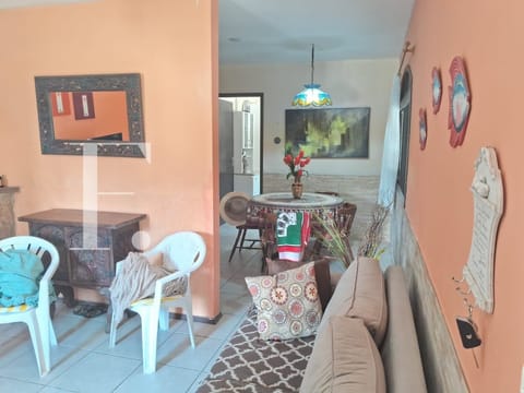 Casa com 143m², 3 dormitórios, 1 suíte, 2 vagas, no bairro Centro em Xangri-Lá