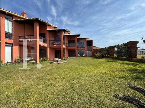 Duplex com 100m², 3 dormitórios, 2 suítes, 1 vaga, no bairro Centro em Xangri-Lá