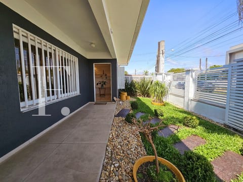 Casa com 150m², 4 dormitórios, 1 suíte, 5 vagas, no bairro Centro em Xangri-Lá