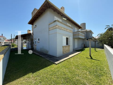 Casa com 290m², 5 dormitórios, 3 suítes, 4 vagas, no bairro Atlântida em Xangri-Lá