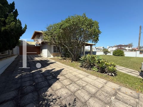 Casa com 290m², 5 dormitórios, 3 suítes, 4 vagas, no bairro Atlântida em Xangri-Lá