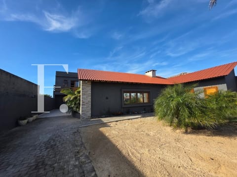 Casa com 360m², 4 dormitórios, 2 suítes, 2 vagas, no bairro Remanso em Xangri-Lá