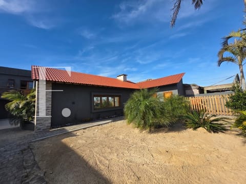 Casa com 360m², 4 dormitórios, 2 suítes, 2 vagas, no bairro Remanso em Xangri-Lá
