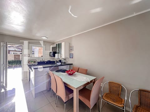 Casa Condomínio com 70m², 3 dormitórios, 1 suíte, 1 vaga, Casa Hermosa em Xangri-Lá