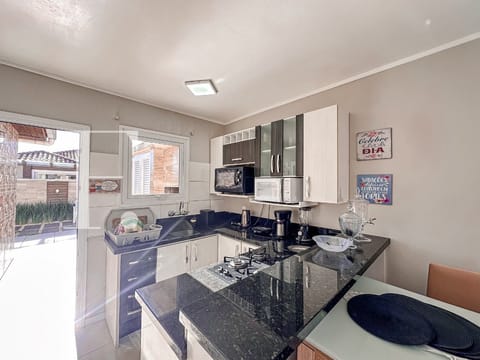 Casa Condomínio com 70m², 3 dormitórios, 1 suíte, 1 vaga, Casa Hermosa em Xangri-Lá