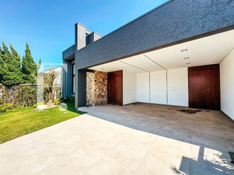 Casa com 165m², 3 dormitórios, 3 suítes, 2 vagas, no bairro Noiva do Mar em Xangri-Lá