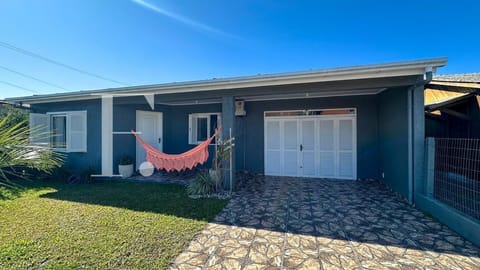 Casa com 142m², 3 dormitórios, 2 vagas, no bairro Rainha do Mar em Xangri-Lá