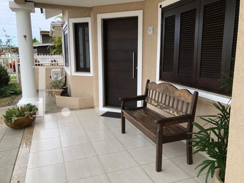 Casa com 180m², 4 dormitórios, 1 suíte, 3 vagas, no bairro Centro em Xangri-Lá